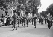 831697 Afbeelding van de legerband van het Royal Canadian Army Service Corps in de optocht ter gelegenheid van ...